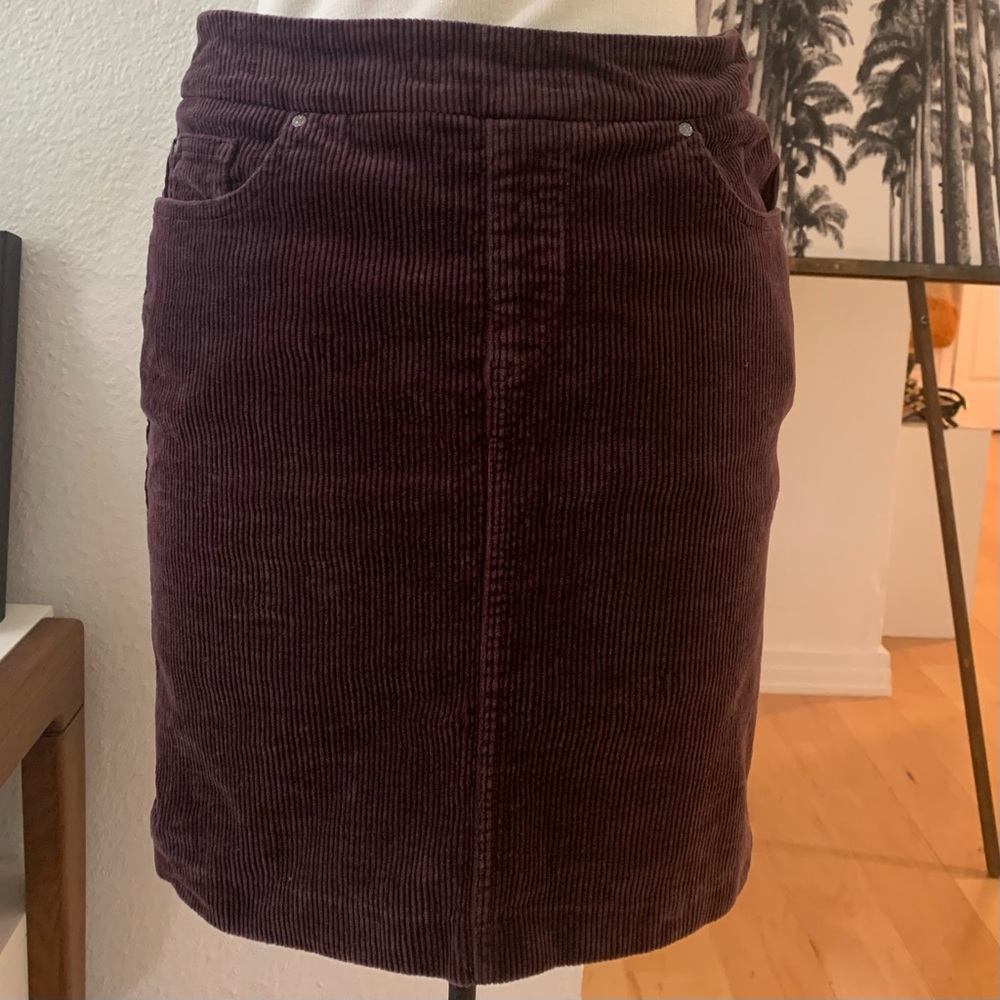 S.C. & Co. Corduroy 5-pocket pull-on pencil skirt in wine. Faux zip front.